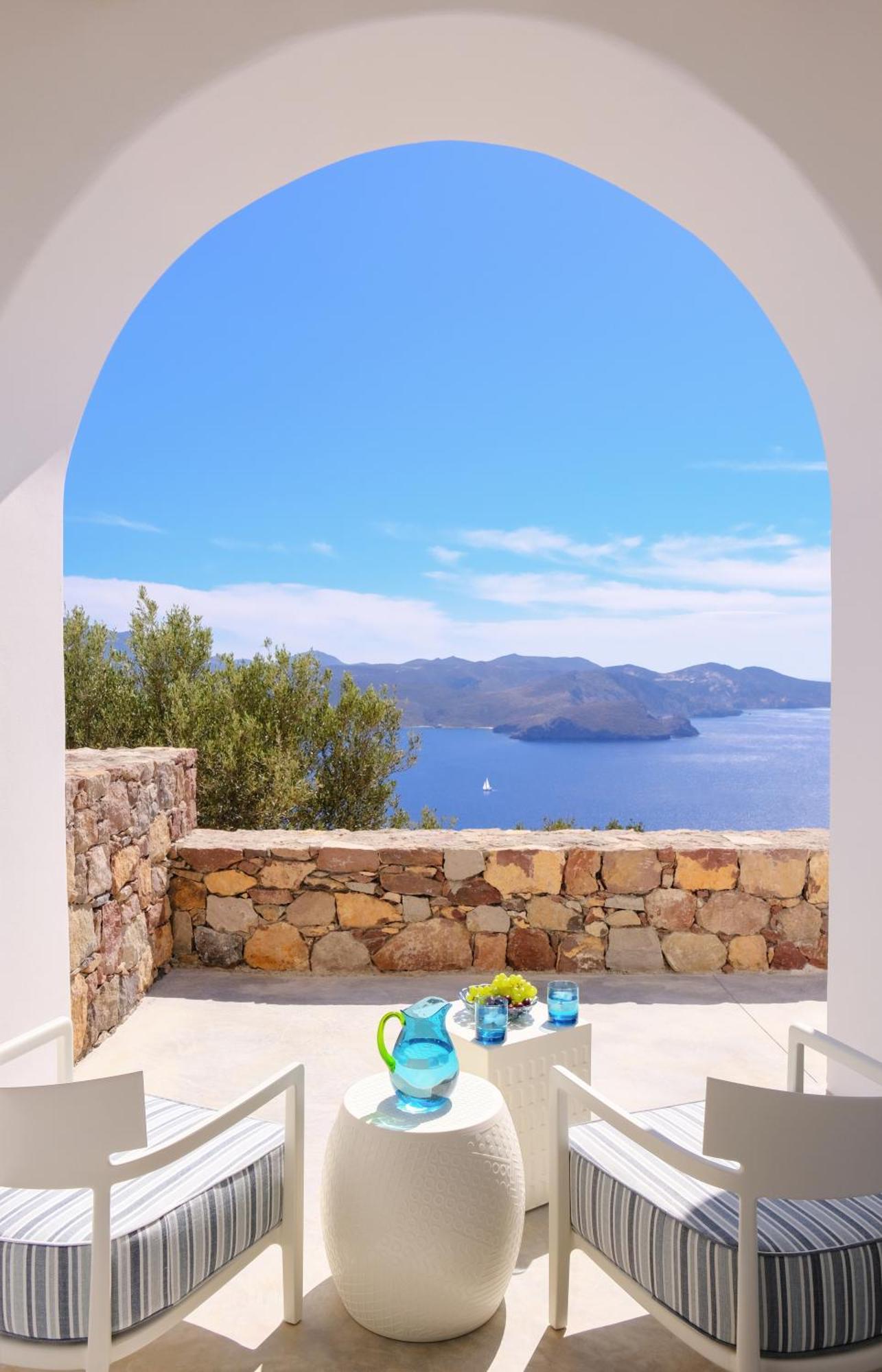 Odyssey Rock Milos Sunset Suites Plaka  Room photo