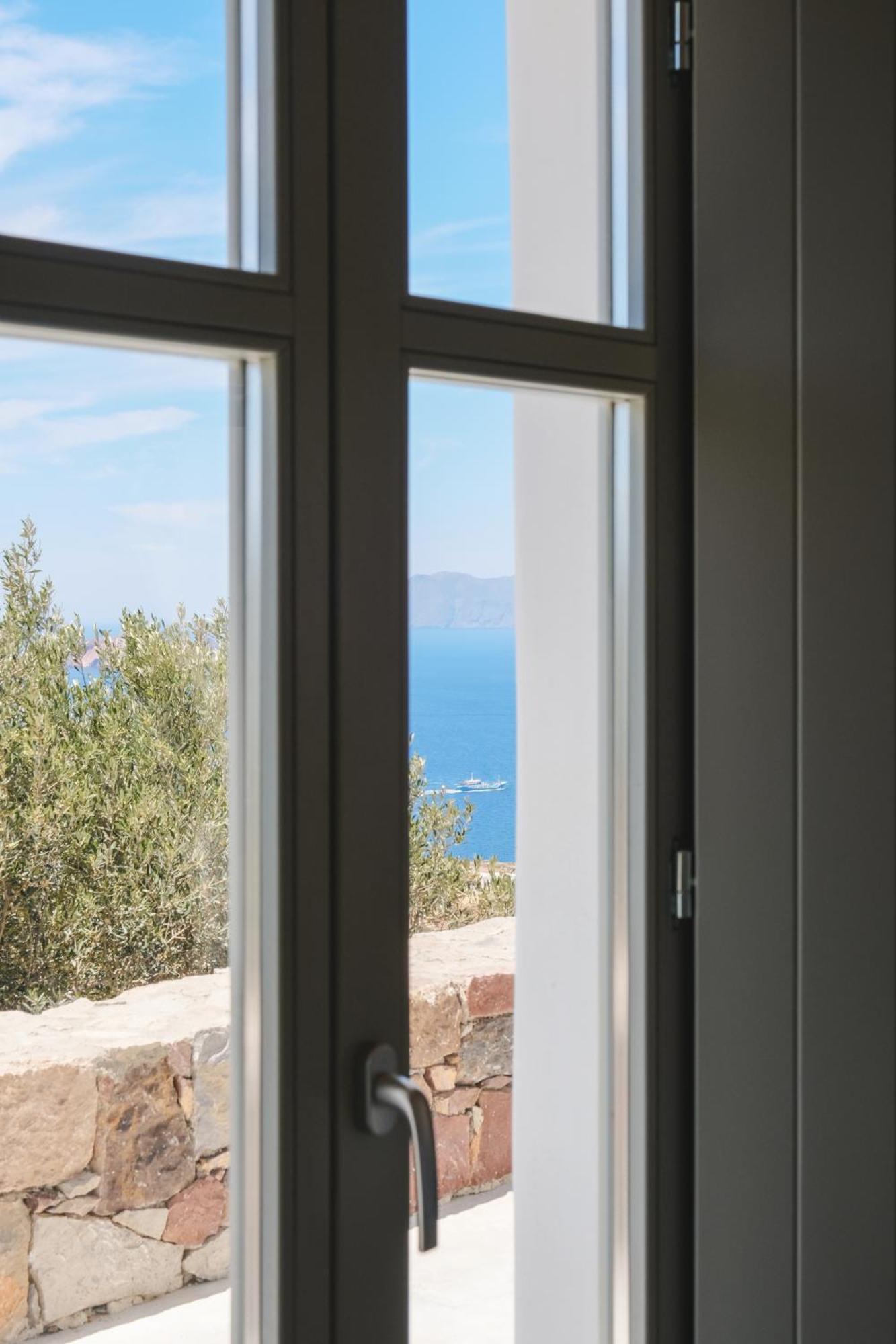 Odyssey Rock Milos Sunset Suites Plaka  Exterior photo