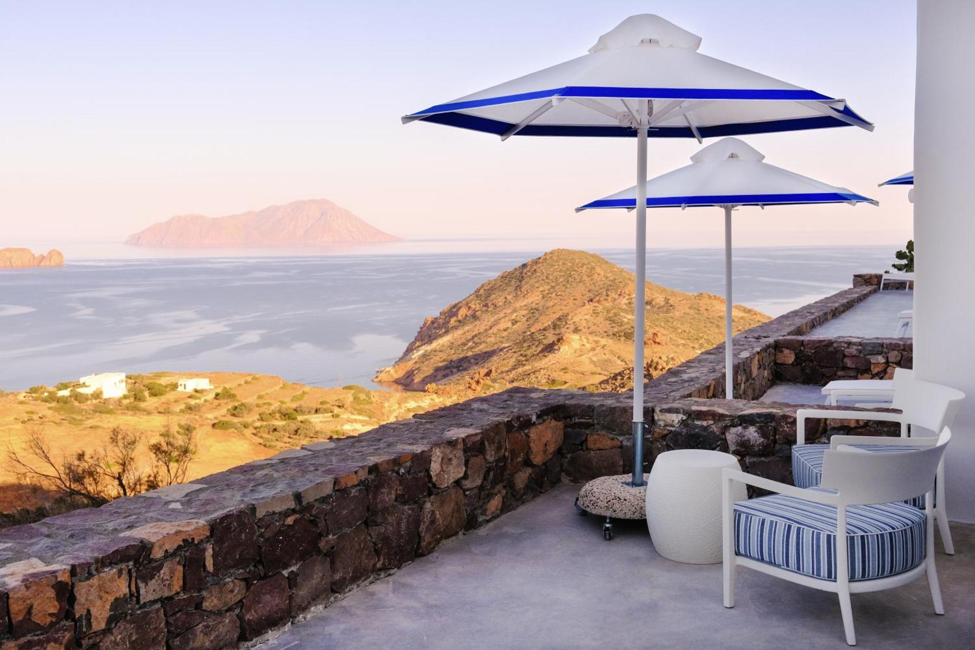 Odyssey Rock Milos Sunset Suites Plaka  Exterior photo