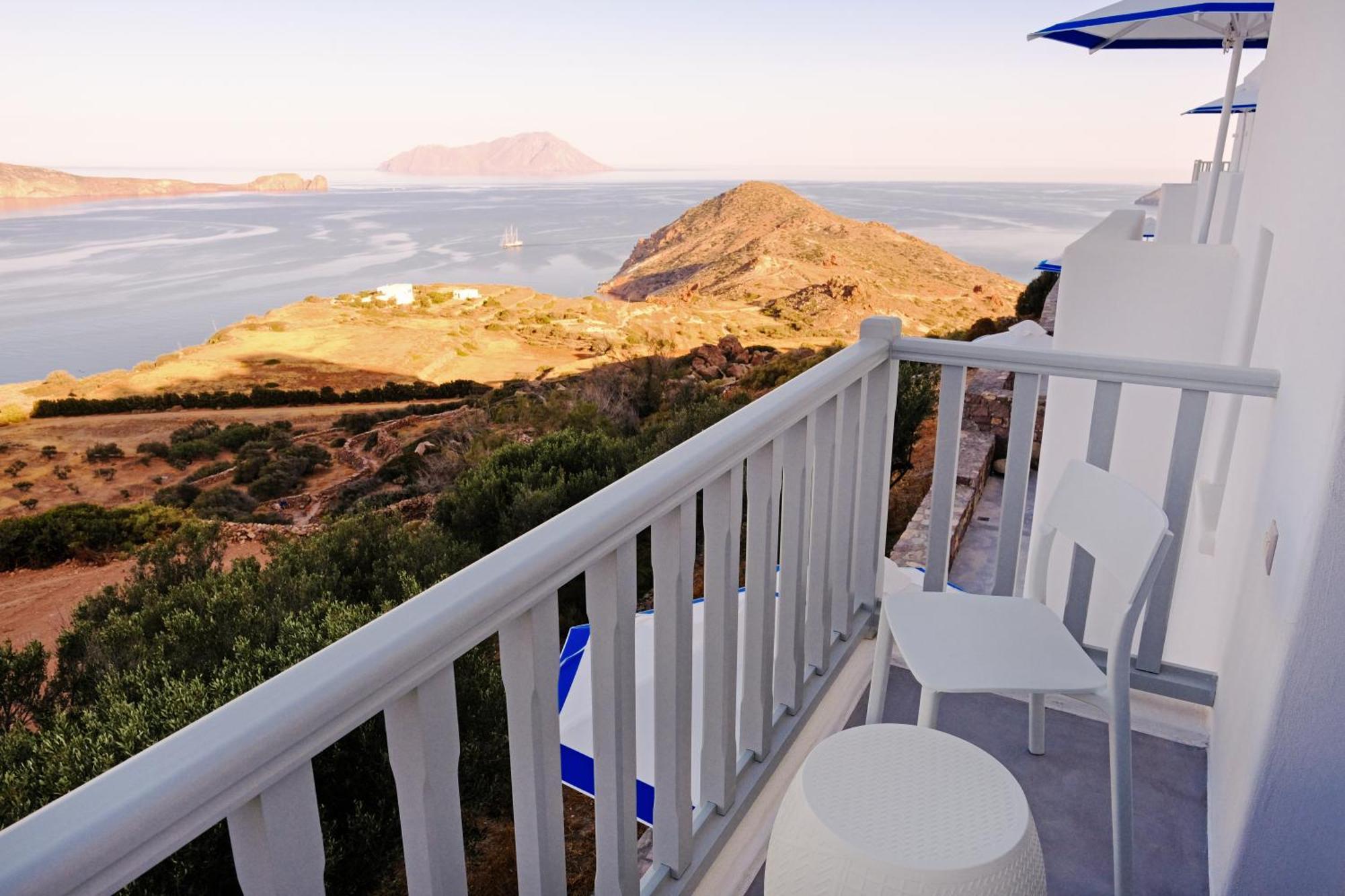 Odyssey Rock Milos Sunset Suites Plaka  Exterior photo