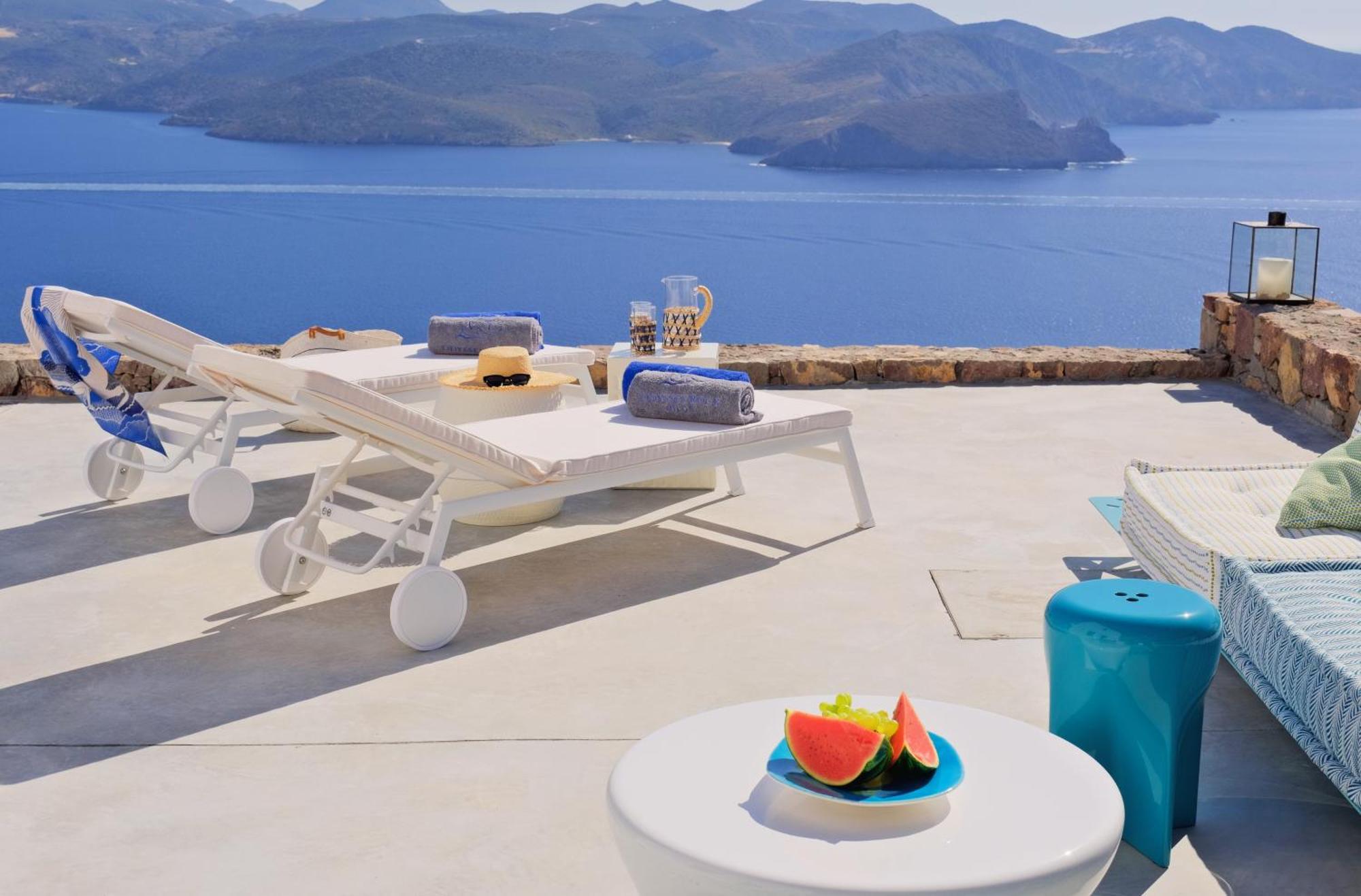 Odyssey Rock Milos Sunset Suites Plaka  Exterior photo