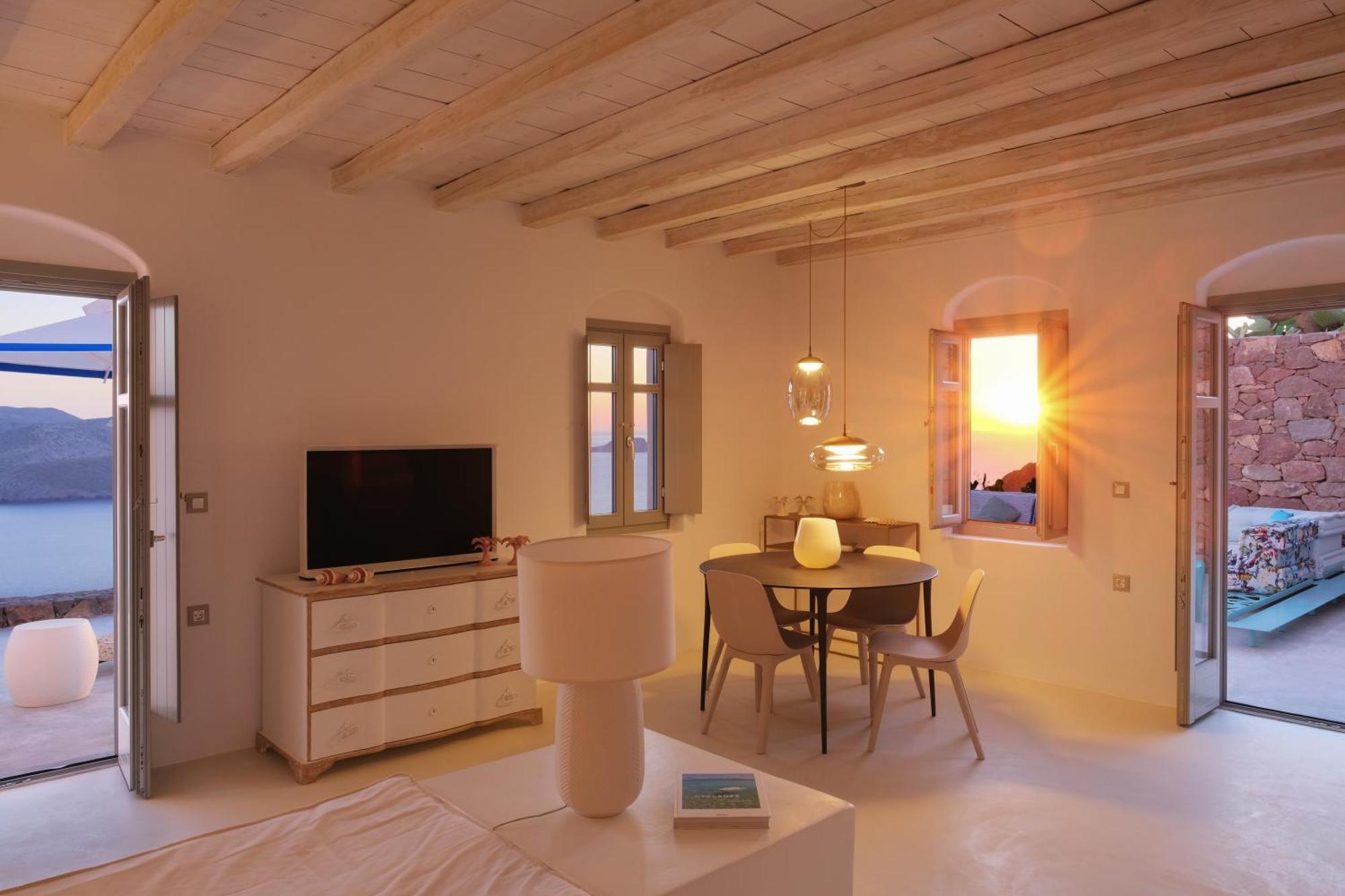 Odyssey Rock Milos Sunset Suites Plaka  Room photo