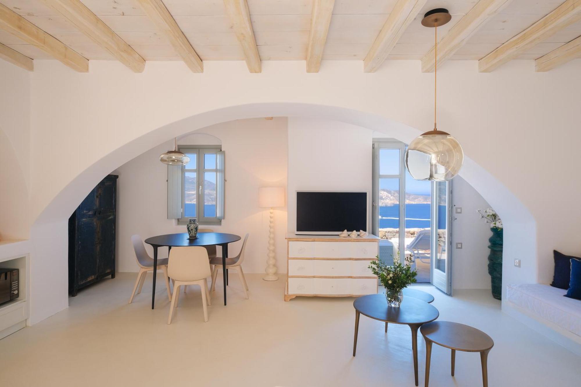 Odyssey Rock Milos Sunset Suites Plaka  Room photo