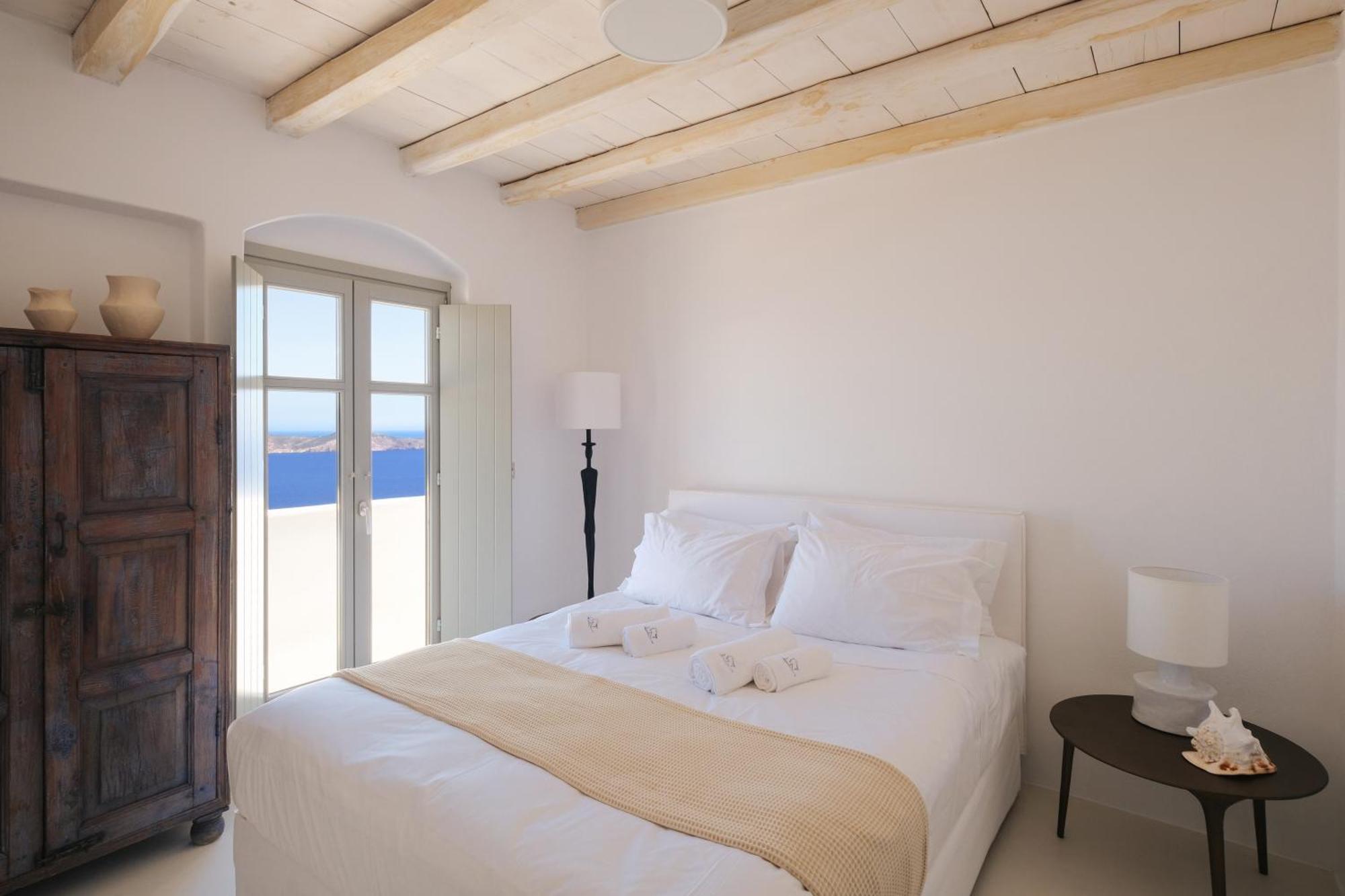 Odyssey Rock Milos Sunset Suites Plaka  Room photo