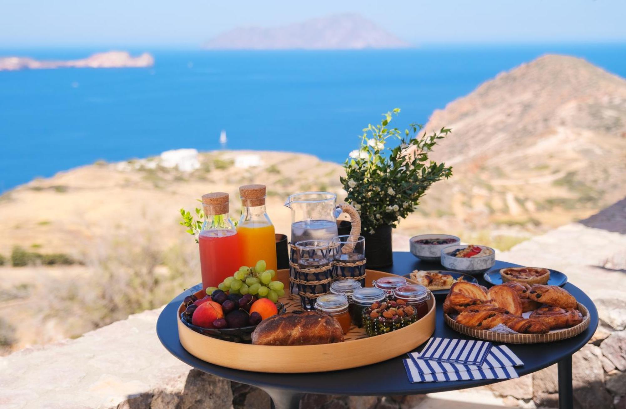 Odyssey Rock Milos Sunset Suites Plaka  Exterior photo
